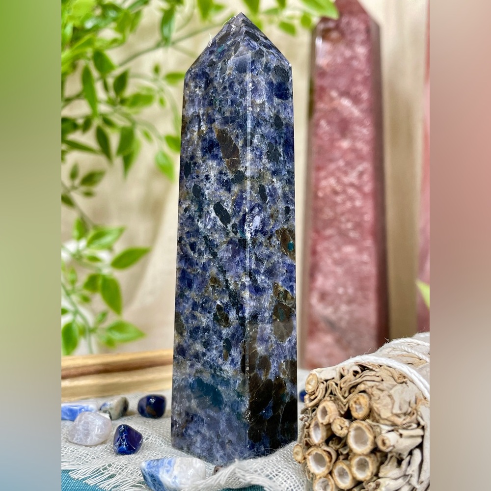 1608 Iolite Crystal Tower - Picture 3 of 10